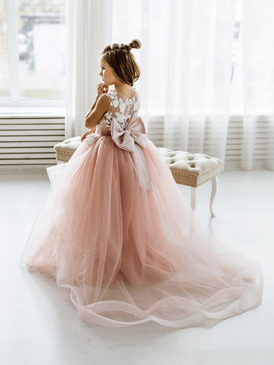 Laden Sie das Bild in den Galerie-Viewer, Finden sie Schöne Designer Rosa Blumenmädchenkleider online bei babyonlinedress.de. Kinder Kleider mit Spitze nach maß Aus tülle zur Hochzeit gehen.
