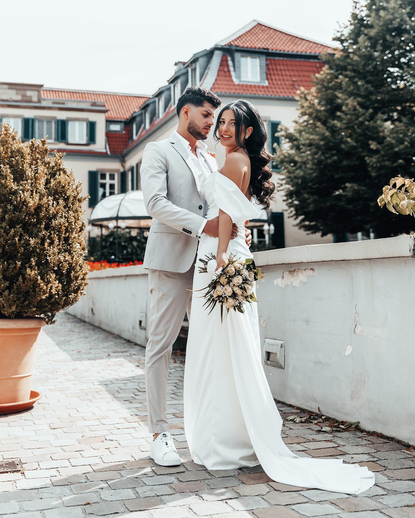 Kaufen Sie Schlichte Brautkleider Satin online bei babyonlinedress.de. Hochzeitskleider Günstig aus Satin zur Hochzeit gehen.