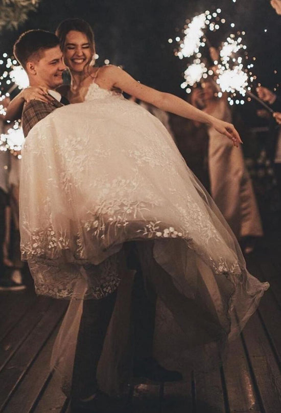 Suchen Sie bei babyonlinedress.de Wunderschöne Brautkleid A Linie Spitze online. Hochzeitskleider Tüll für Sie maß geschneidert bekommen.