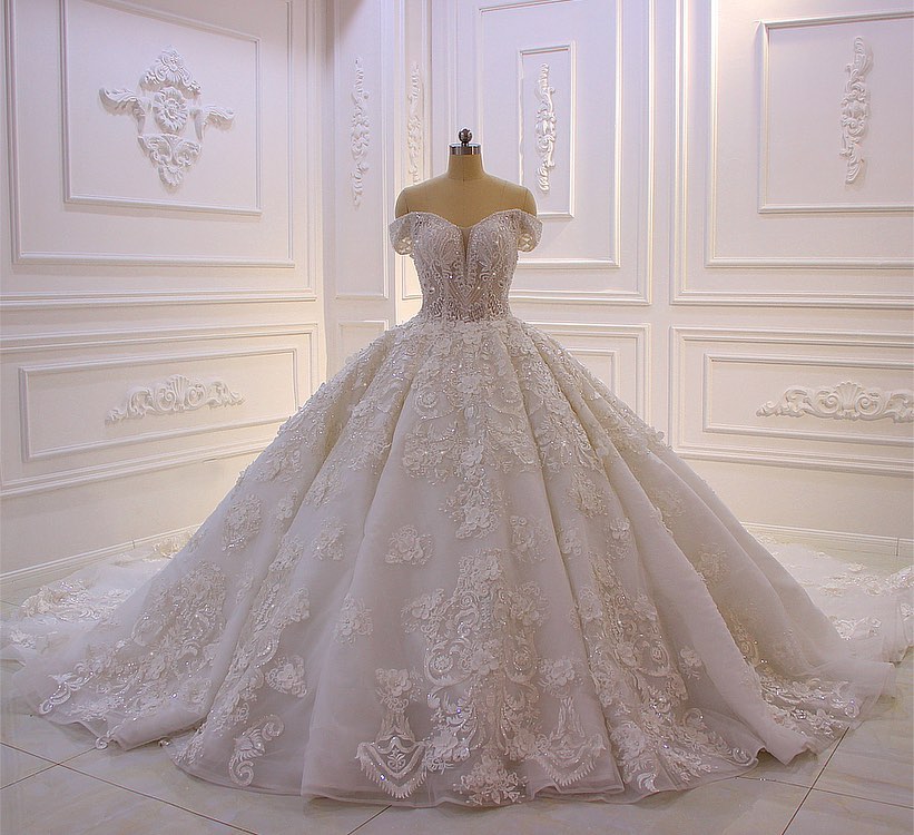 Hier können Sie Hochzeitskleider Prinzessin Spitze online bei babyonlinedress.de. Extravagante Brautkleider online für Sie zur Hochzeit gehen.