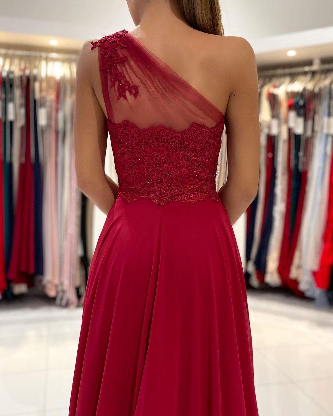 Kaufen Sie bei Thekleid.de Rote Abendkleider mit Spitze online. Abiballkleider Lang Günstig aus chiffon zum abiball gehen.