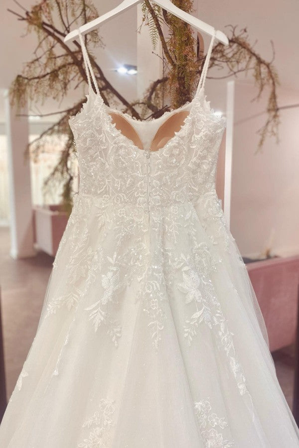 Finden Sie Designer Brautkleider Mit Spitze online bei babyonlinedress.de. Hochzeitskleider A linie Online aus Tüll nach maß zur Hochzeit gehen.