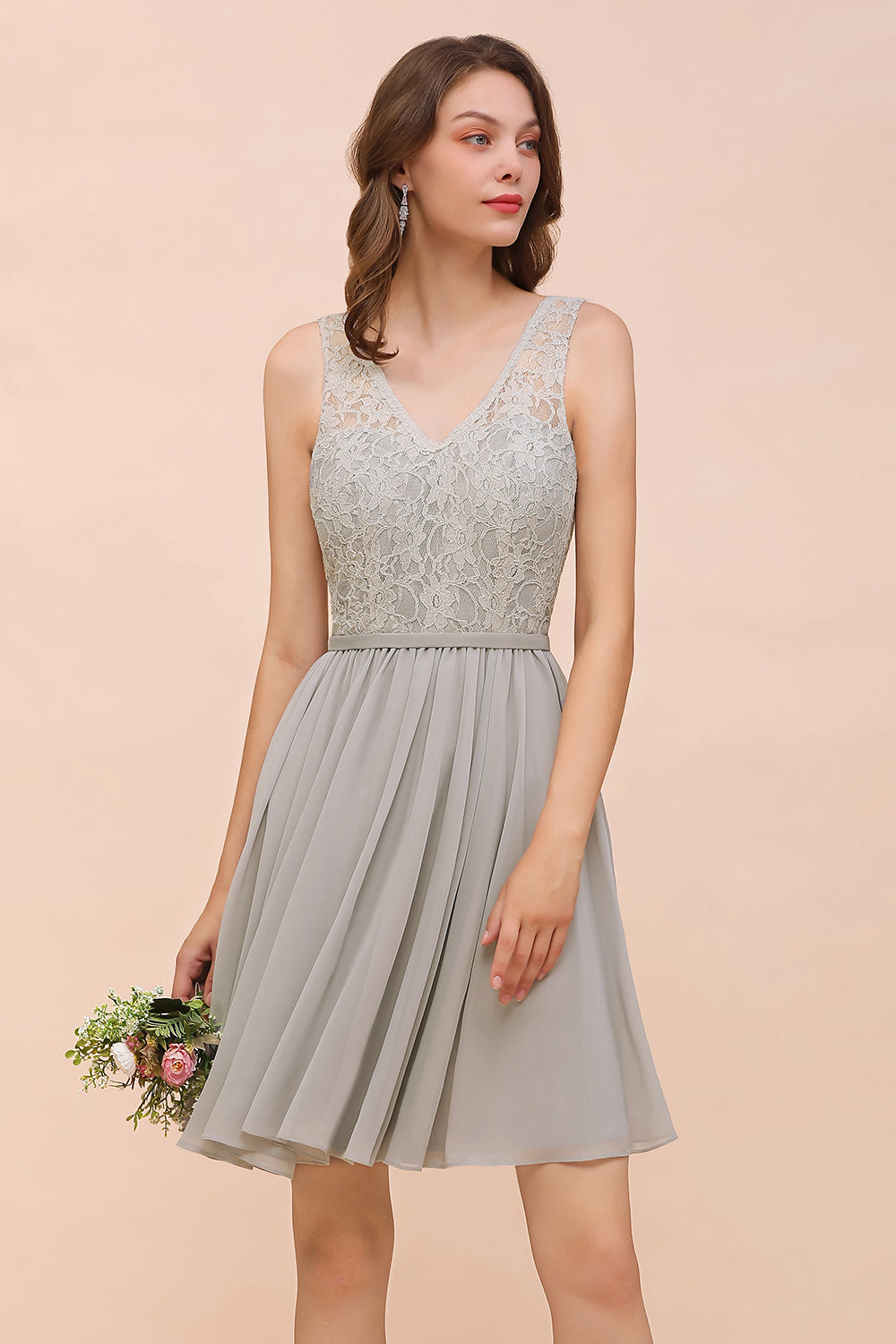 Hier können Sie Silber Brautjungfernkleider Kurz Günstig online bei babyonlinedress.de kaufen. Chiffon Kleider mit Spitze für Sie zur Hochzeit gehen.