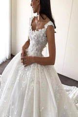 Hier können Sie Luxus Brautkleider Prinzessin online bei babyonlinedress.de kaufen. Hochzeitskleider mit Spitze mit hocher Qualität bekommen.