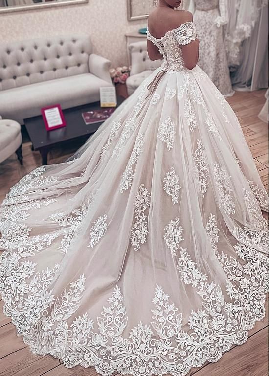 Kaufen Sie Luxus Brautkleider Prinzessin online bei babyonlinedress.de. Spitze Hochzeitskleider Online Kaufen für Sie zur Hochzeit online.
