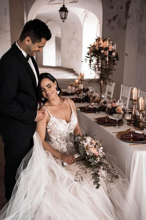 Finden Sie Elegante Hochzeitskleider A Linie online bei babyonlinedress.de. Brautkleider Mit Spitze nach maß zur Hochzeit gehen.