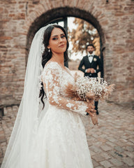 Suchen Sie Elegante Brautkleider mit Ärmel online bei babyonlinedress.de. Hochzeitskleider A Linie Spitze für Sie zur Hochzeit gehen.