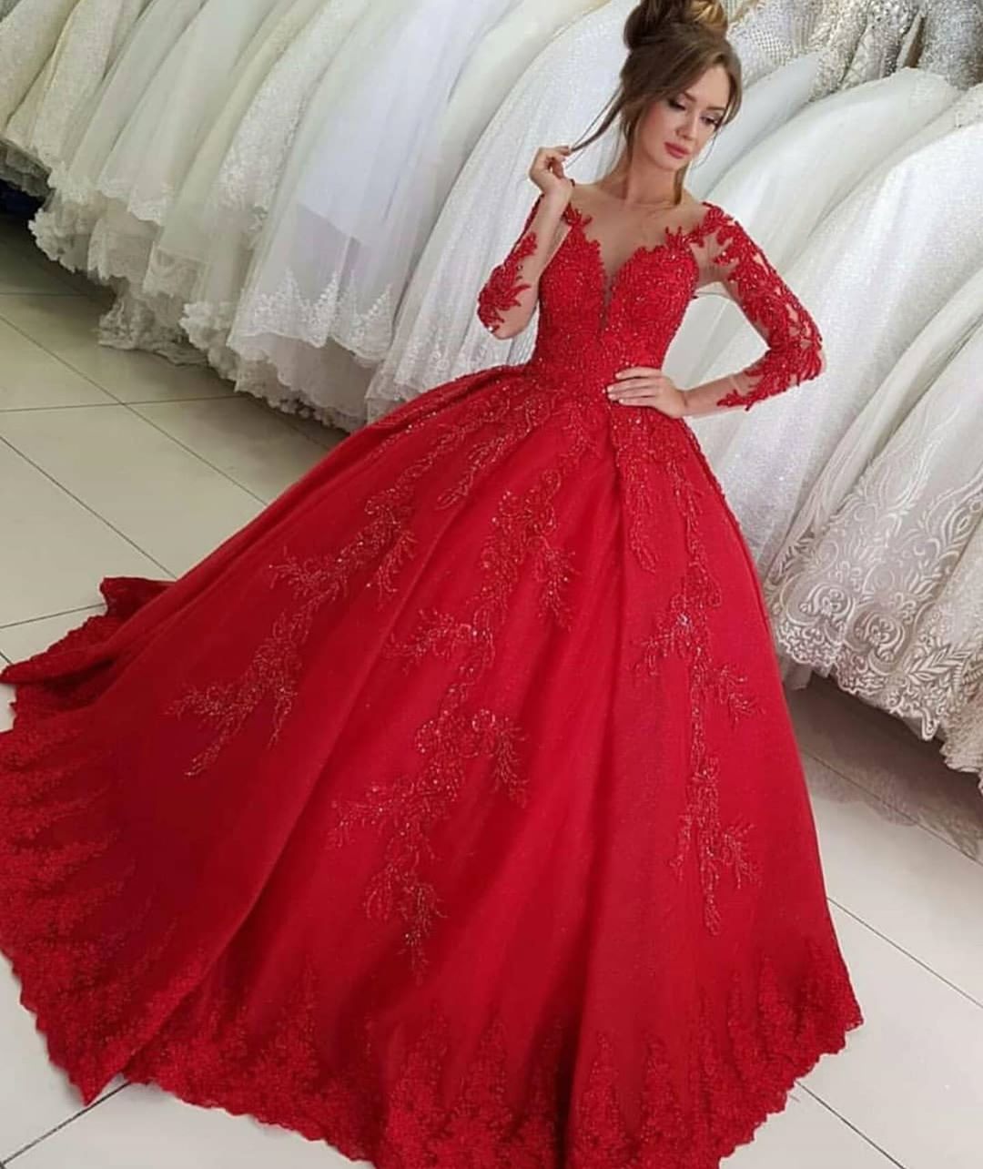 Laden Sie das Bild in den Galerie-Viewer, Hier können Sie Luxus Rote Hochzeitskleider mit Ärmel online bei babyonlinedress.de. Brautkleider Prinzessin Spitze für Sie nach Maß zur Hochzeit gehen.
