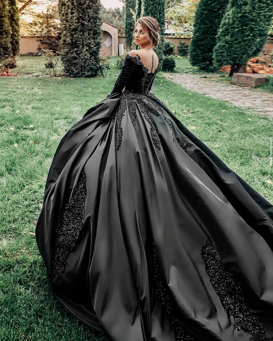 Finden Sie Prinzessin Hochzeitskleider Schwarz online bei babyonlinedress.de. Brautkleider mit Ärmel für Sie zur Hochzeit gehen.