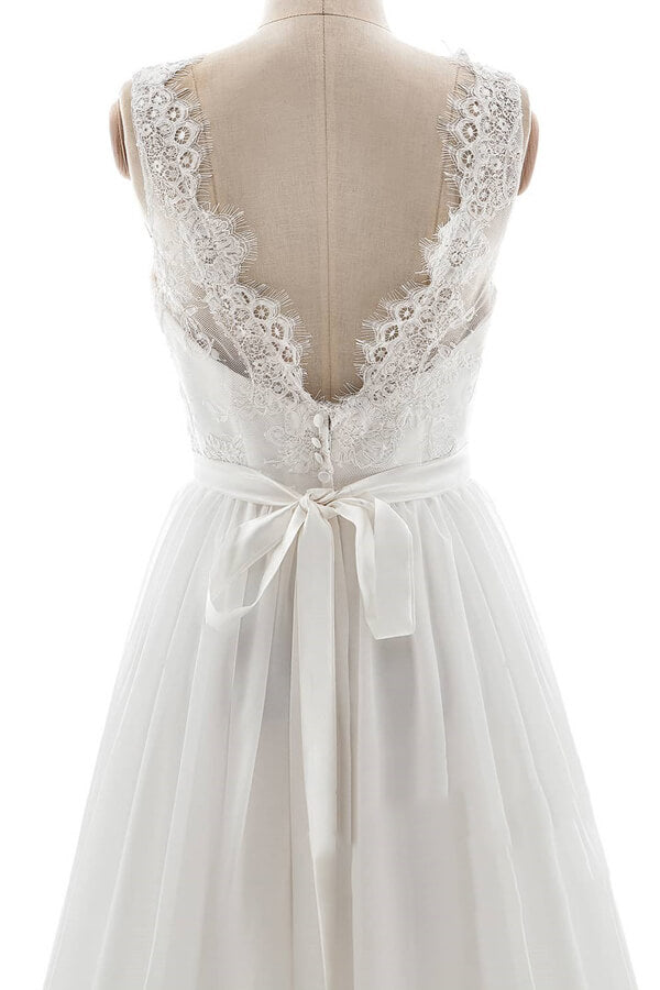 Laden Sie das Bild in den Galerie-Viewer, Elegante Brautkleider V Ausschnitt online bei babyonlinedress.de kaufen. Hochzeitskleid mit Spitze für Sie zur Hochzeit gehen.
