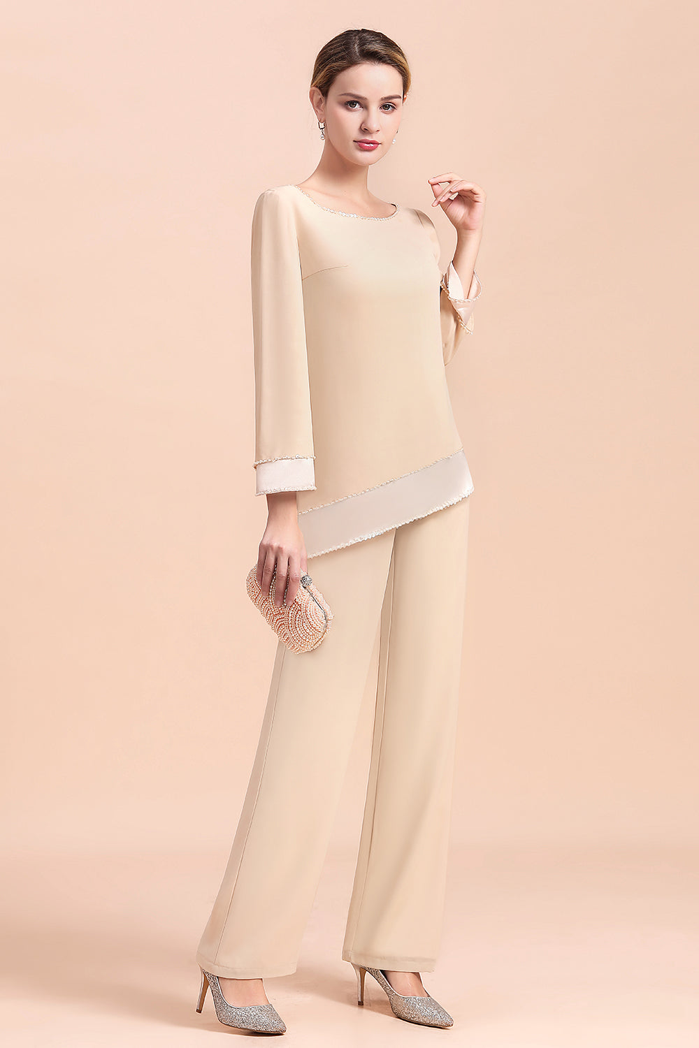 Finden Sie Champagne Brautmutterkleider 2 Teilig online bei bebyonlinedress.de. Jumpsuit Brautmuttermoden für Sie zur hochzeit gehen.