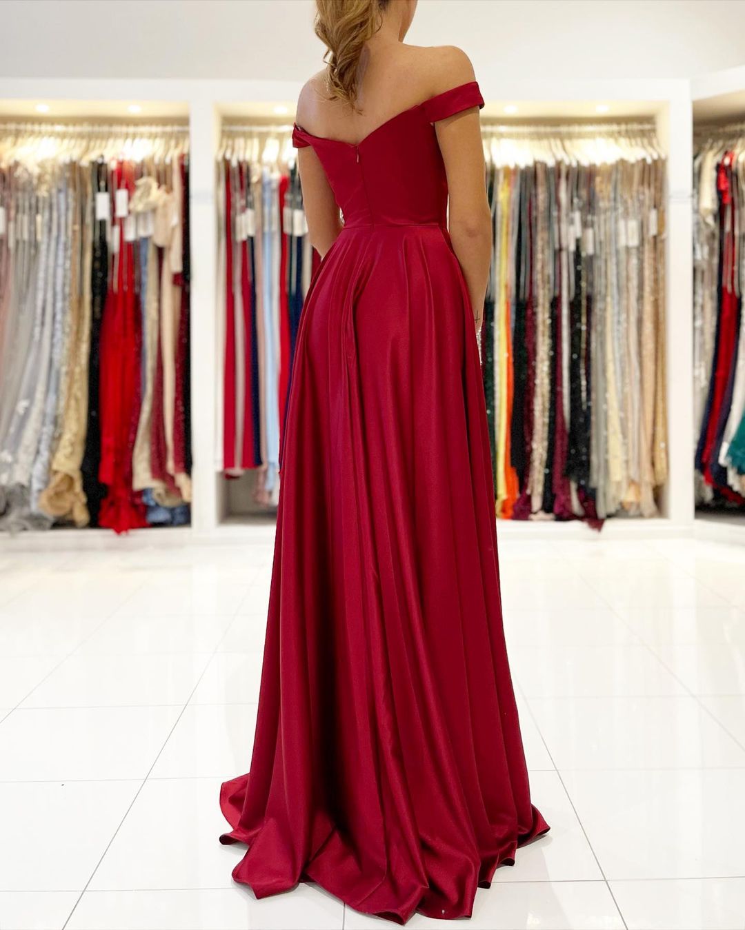 Finden Sie Schlichtes Abendkleid Lang Rot online bei Thekleid.de. Abiballkleider Günstig für Sie zum abiball gehen,