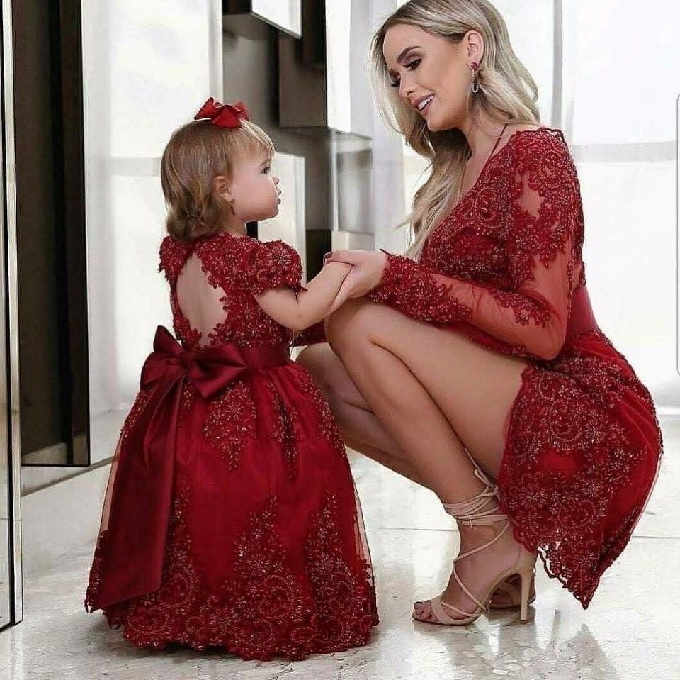 Hier können Sie Elegante Rote Abendkleider Kurz online bei Thekleid.de. Mini Mutter Abendmoden Spitze online für Sie zum Abend Party.