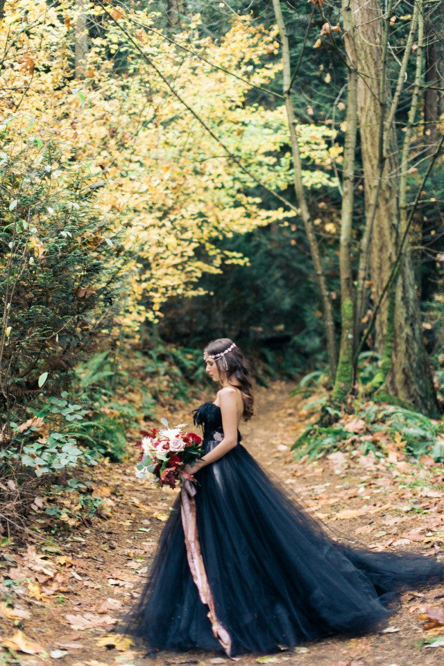 Bestellen Sie Schwarze Brautkleid A linie online bei babyonlinedress.de. Tüll Hochzeitskleid Günstig Online für Sie zur Hochzeit gehen.