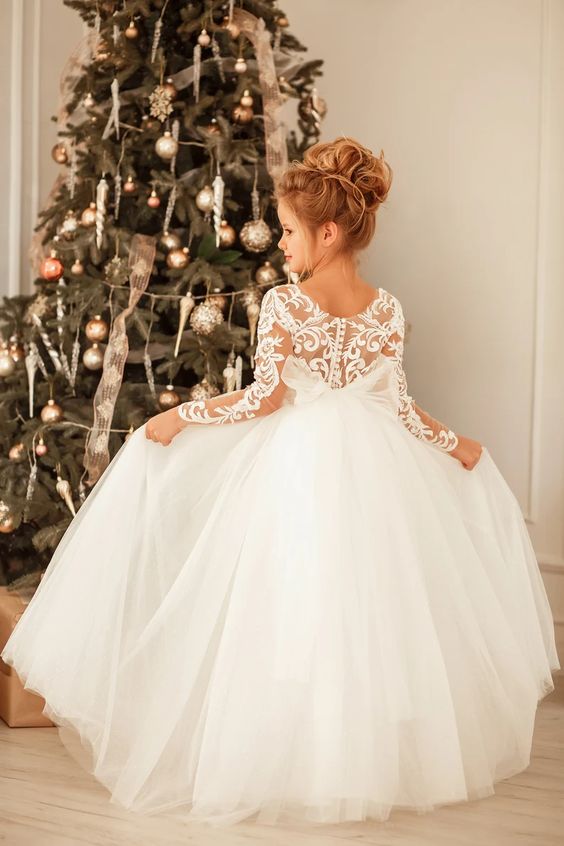 Kaufen Sie Blumenmädchenkleider Spitze Ärmel online bei babyonlinedress.de. Kinder Hochzeitskleider aus Tüll nach maß zur Hochzeit gehen.