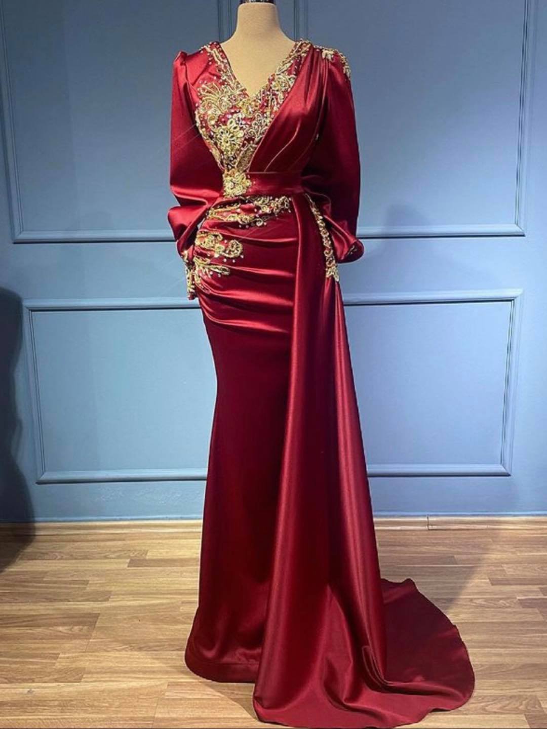 Finden Sie bei Thekleid.de Rote Abendkleider Mit Ärmel online. Elegante Abiballkleider Lang Günstig für Sie zum Abiball gehen.
