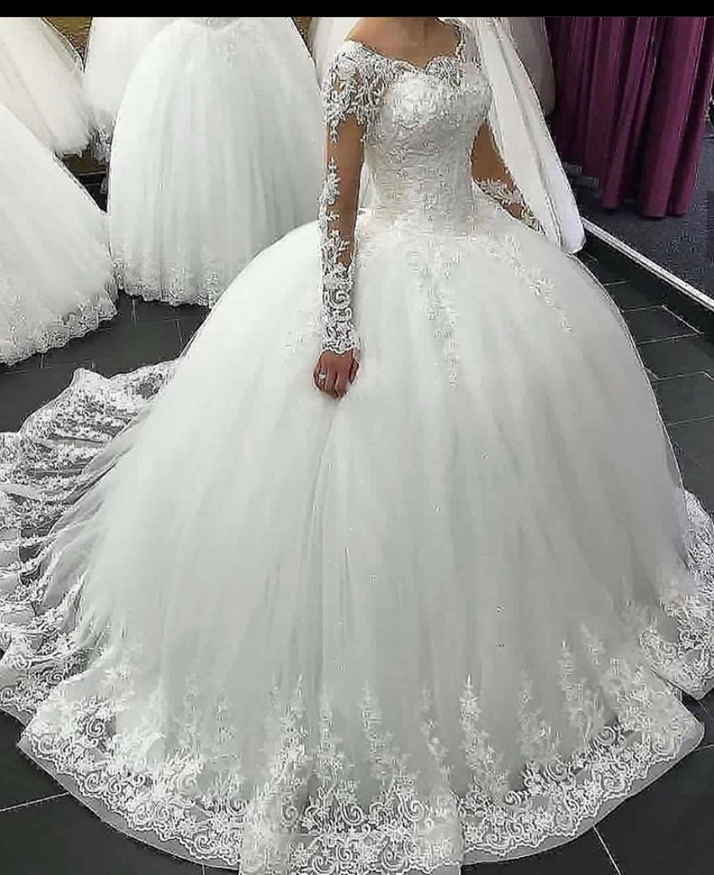 Hier können Sie Designer Hochzeitskleider Mit Ärmel online bei babyonlinedress.de. Spitze Brautkleider Prinzessin für Sie nach maß zur Hochzeit gehen online.