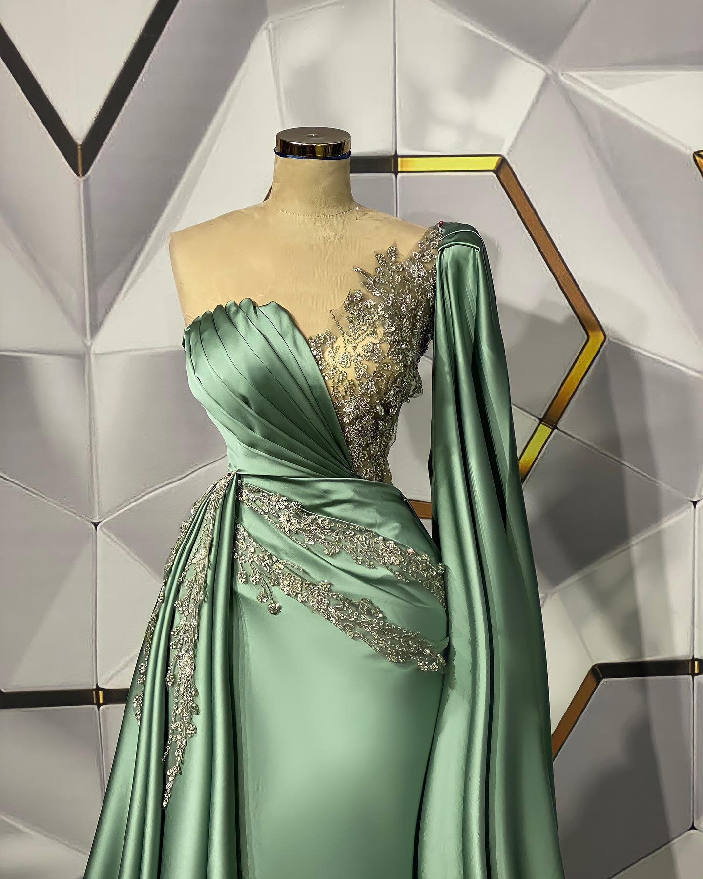 Kaufen Sie Designer Sage Grün Abendkleider Lang online bei Thekleid.de. Abiballkleider Günstig nach maß zum abiball gehen.