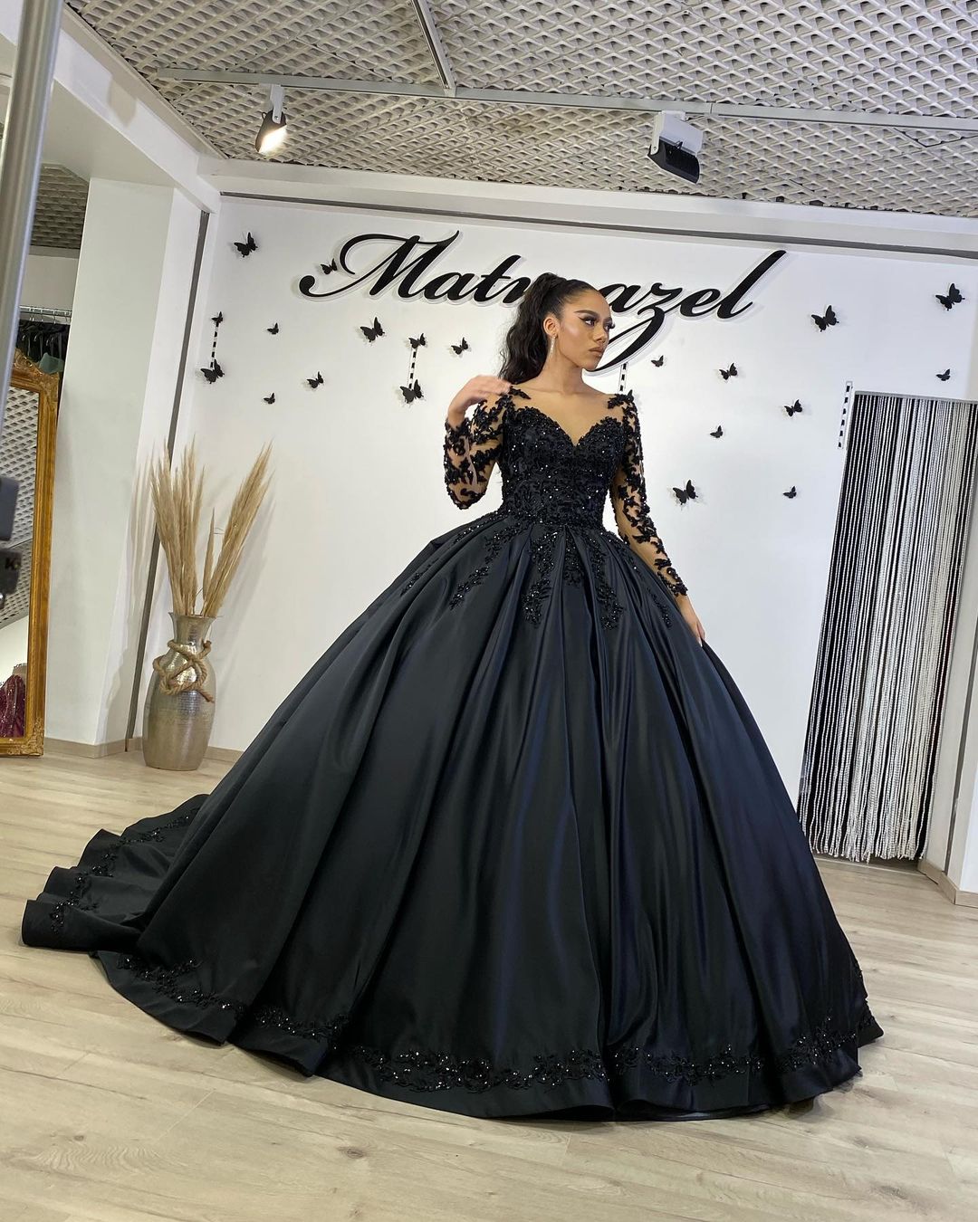 Bestellen Sie Schwarze Brautkleider mit Ärmel online bei babyonlinedress.de. Prinzessin Hochzeitskleider Spitze für Sie zur Hochzeit gehen.
