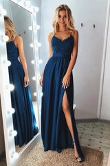 Sie finden Langes Blaues Abendkleid mit Perlen Günstig wunderschön. Sie können auch Sexy Festkleid V Ausschnitt Online bei Thekleid.de kaufen.