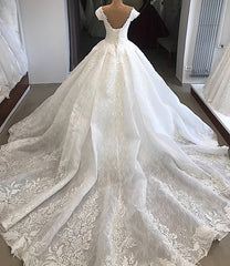 Bestellen Sie Elegante Hochzeitskleider Mit Spitze online bei babyonlinedress.de. Brautkleider A linie Online für mit günstigen preis bekommen.