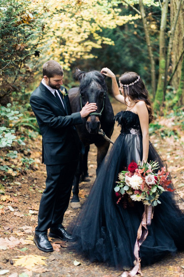 Bestellen Sie Schwarze Brautkleid A linie online bei babyonlinedress.de. Tüll Hochzeitskleid Günstig Online für Sie zur Hochzeit gehen.