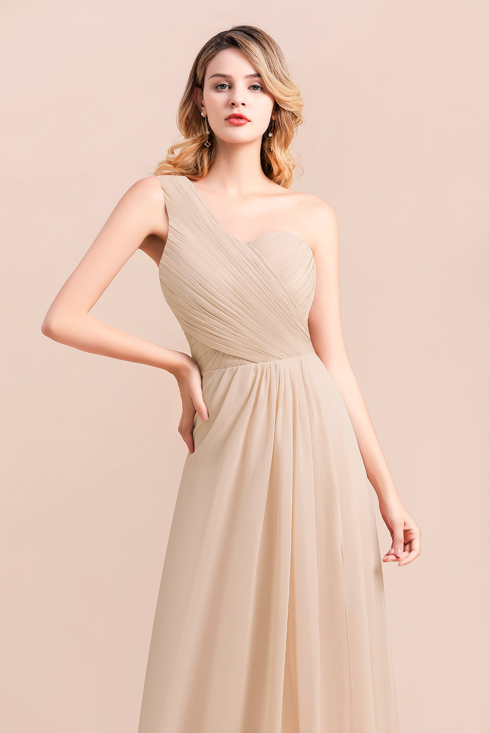 Bestellen Sie Champagne Brautjungfernkleider Lang online bei babyonlinedress.de. Chiffon Brautjungfernkleid Günstig für Sie zur Hochzeit gehen.