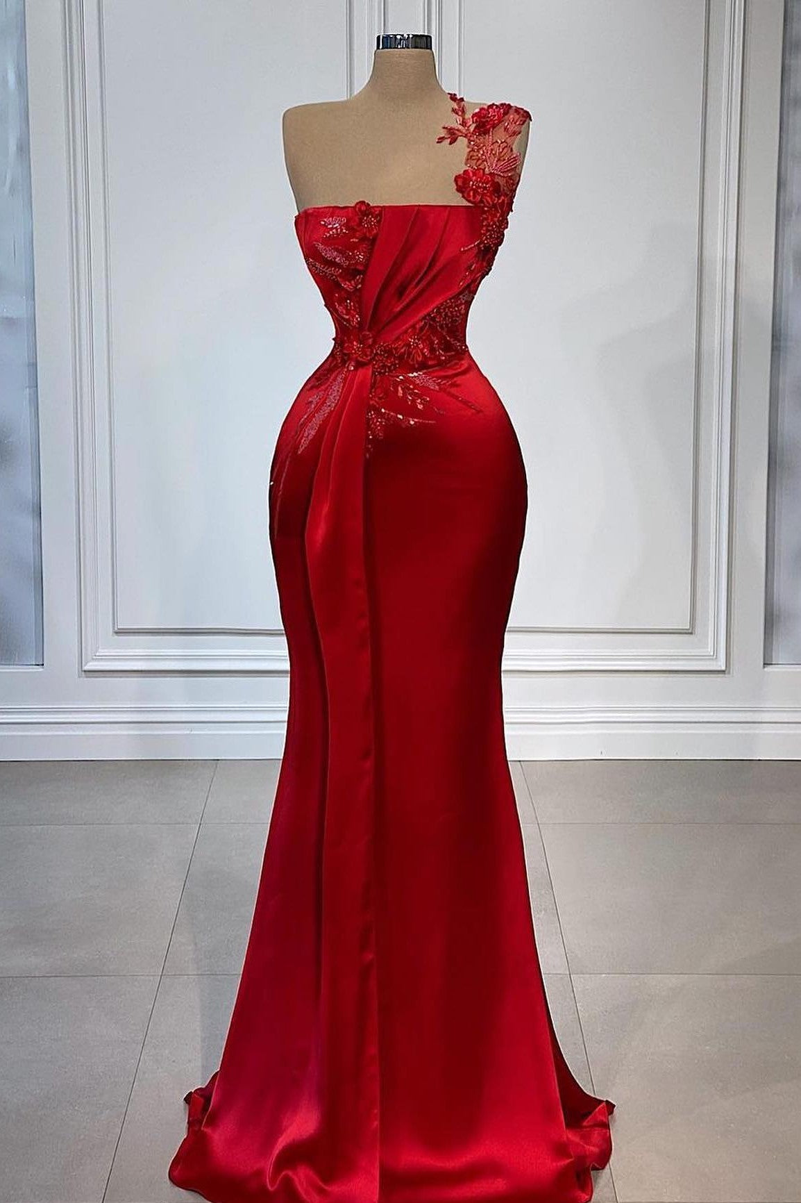 Suchen Sie Wunderschöne Abendkleider Lang Rot online bei Thekleid.de. Abiballkleider mit Glitzer maß geschneidert zum abiball gehen.