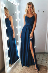 Sie finden Langes Blaues Abendkleid mit Perlen Günstig wunderschön. Sie können auch Sexy Festkleid V Ausschnitt Online bei Thekleid.de kaufen.