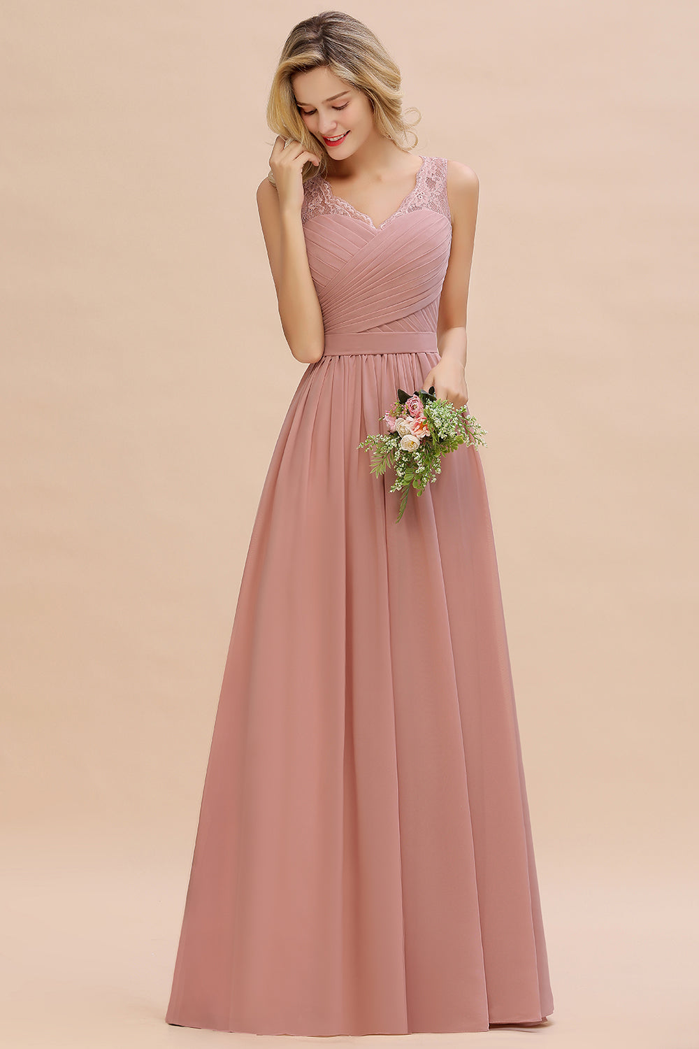 Bestellen Sie Schlichtes Abendkleid Altrosa online bei Thekleid.de. Abendkleider Lang Günstig für Sie zum party gehen.