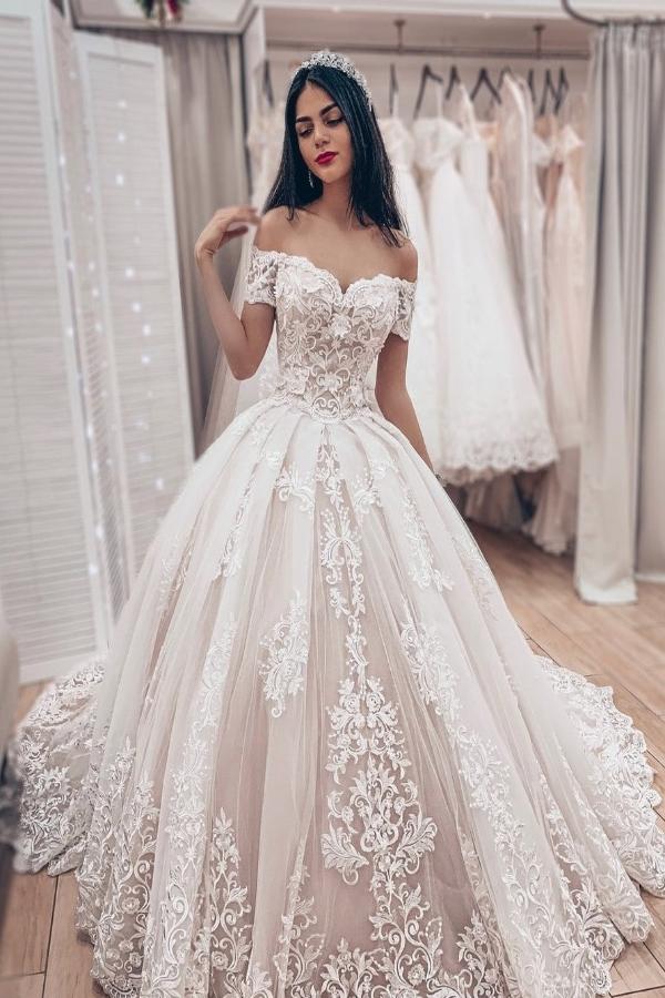 Kaufen Sie Luxus Brautkleider Prinzessin online bei babyonlinedress.de. Spitze Hochzeitskleider Online Kaufen für Sie zur Hochzeit online.