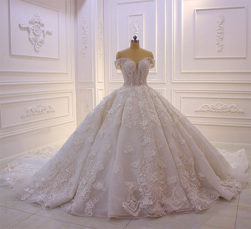 Hier können Sie Hochzeitskleider Prinzessin Spitze online bei babyonlinedress.de. Extravagante Brautkleider online für Sie zur Hochzeit gehen.